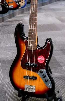 Squier - Classic Vibe '60s Jazz Bass, Laurel Fingerboard - 3-Tone Sunburst